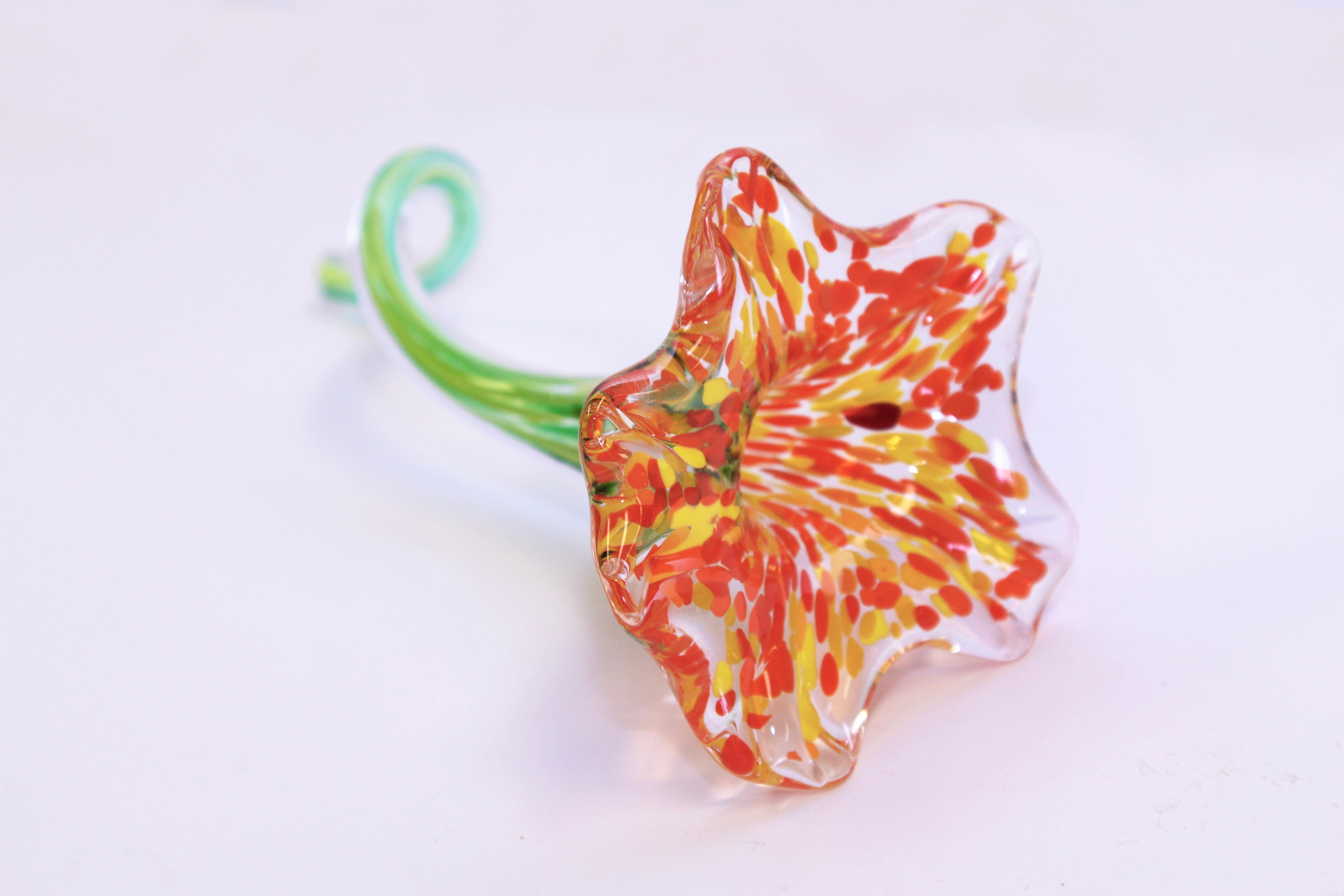 Flowers / Fleur de verre – Ottawa Glassblowing Co-op